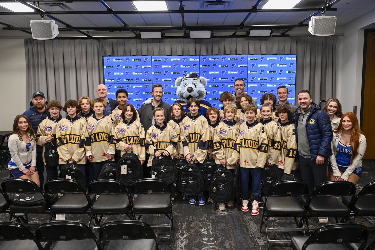 StLouisBlues's tweet photo. Good luck to the 2011 AAA Blues as they head north to compete in the Quebec International Pee-Wee Tournament!

Assistant Coach Steve Ott sent them off with some parting words (and gifts) #stlblues https://t.co/pCcsRh8kUs