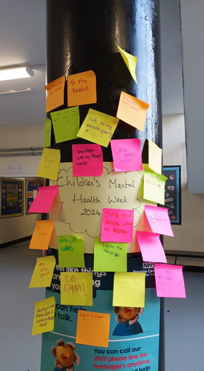 A very busy lunchtime mental health awareness stand at @ReddishValeHS. Excellent engagement from the YP about how to look after their mental health & how school can support them with this.@NurseKTasker @PennineCareNHS #StockportMHST #ChildrensMentalHealthWeek