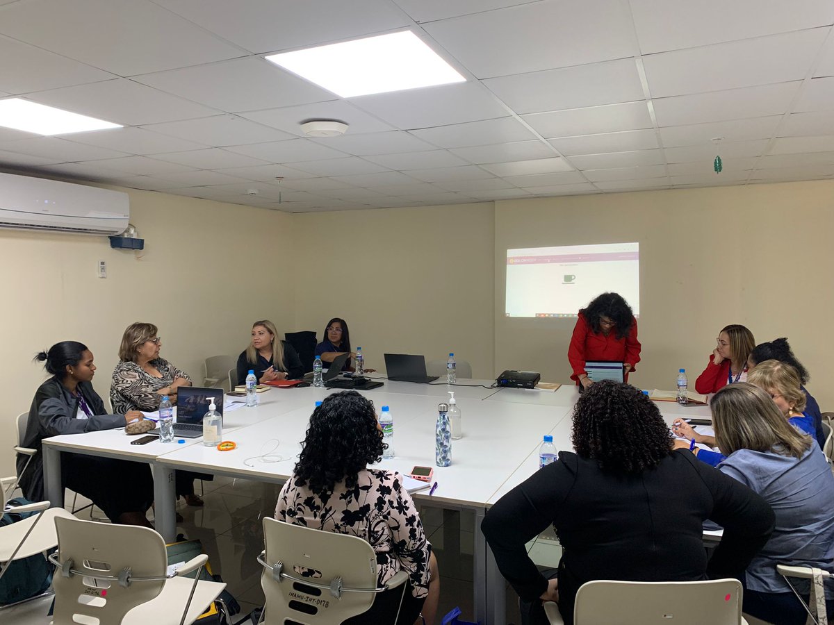 MESECVI's tweet photo. 🟣Violencia contra mujeres migrantes.

➡️Este martes, la Sec Técnica @luzpamejia y la especialista Eva Villarreal iniciaron visita de @MESECVI a Panamá🇵🇦 p/fortalecer capacidades del Estado frente a esta problemática.

📸Mantuvieron reunión con Ministra Juana Herrera y su equipo. https://t.co/bKe8tUScGd