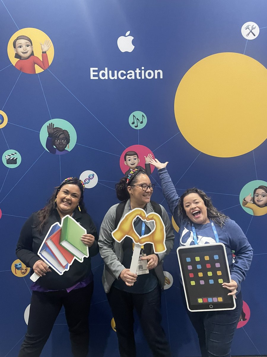 MrsMBaez's tweet photo. Look at us 🤩 @AppleEDU @TCEA @MissyBecerra @MsMCampos https://t.co/Y0GznyfBwd
