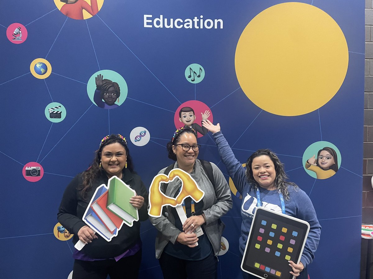 MrsMBaez's tweet photo. Look at us 🤩 @AppleEDU @TCEA @MissyBecerra @MsMCampos https://t.co/Y0GznyfBwd