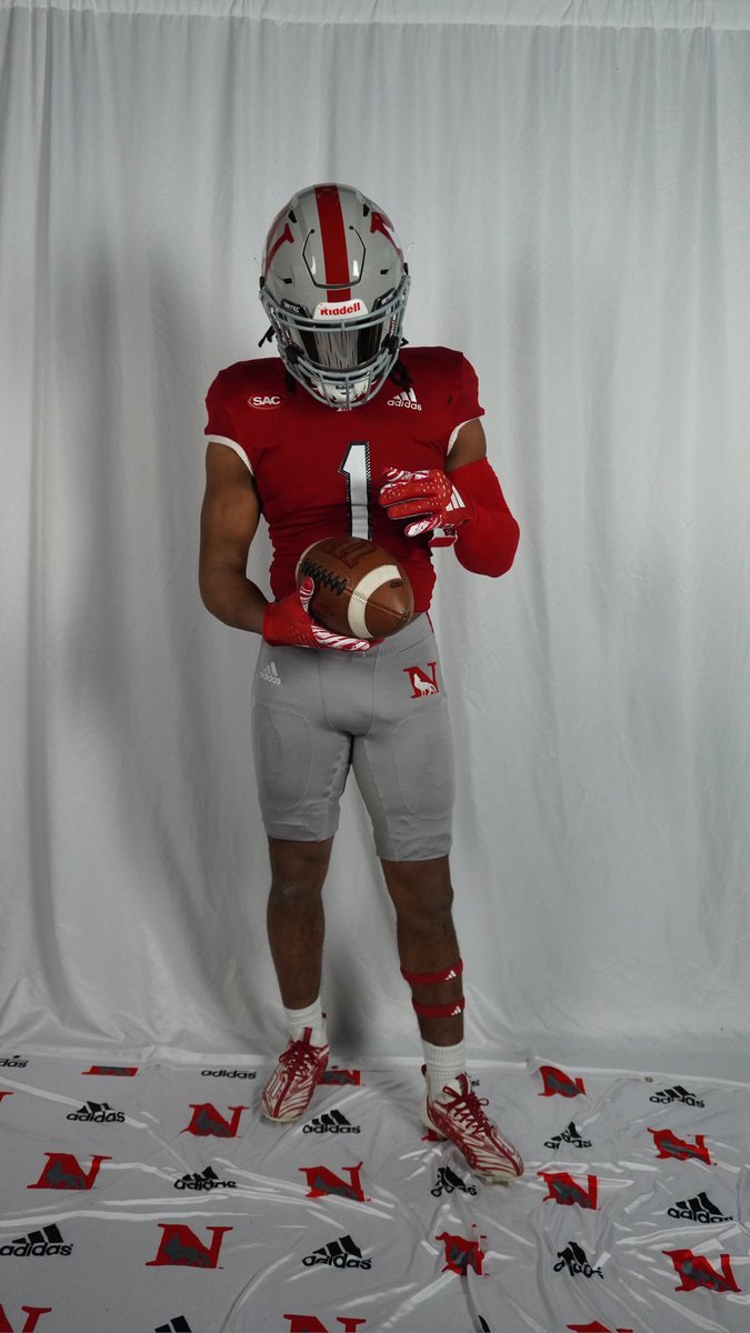 Commited🩶❤️<a href="/Coach_Lampkin/">Coach Sean Lampkin</a> <a href="/CoachKnightNC/">Todd Knight</a> <a href="/PSIronHorseFB/">Philip Simmons Iron Horse Football</a> <a href="/coachbendig/">Coach Eric Bendig</a> <a href="/MacRoche1/">Coach Mac Roche</a> <a href="/CoachEllington8/">Jelani Ellington</a>