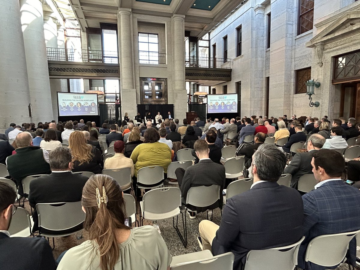 OhioXOrg's tweet photo. We’re thrilled to welcome leaders from companies building the Silicon Heartland.
Thank you for joining us:
- @RockChalkMolly of @ATT
- @merlemadrid of @awscloud
- Emily Smith of @intel
- Tara Tenorio of @Meta
- Winton Steward of @Google
#StateofTech https://t.co/8lLqtL9fEg
