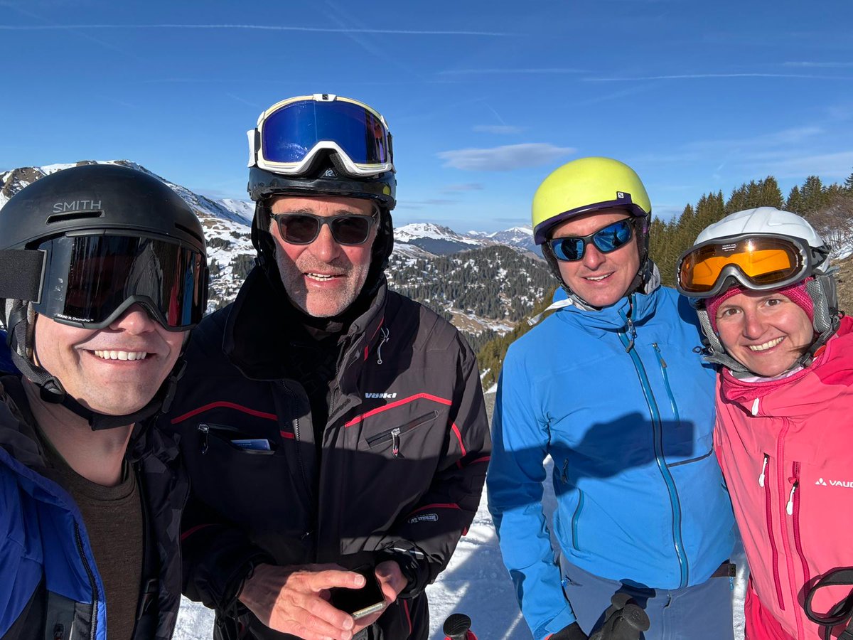ChamperyPower's tweet photo. @ChamperyPower lunch break https://t.co/Cy3wJyYjER