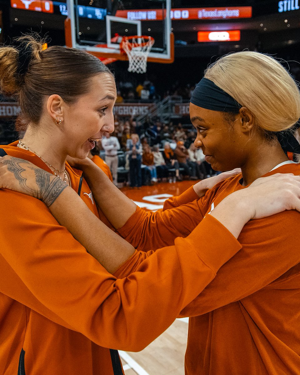 TexasWBB's tweet photo. this group is special 🤘

happy national girls &amp; women in sports day 🫶

#HookEm | #NGWSD https://t.co/cDY0c06Qt7