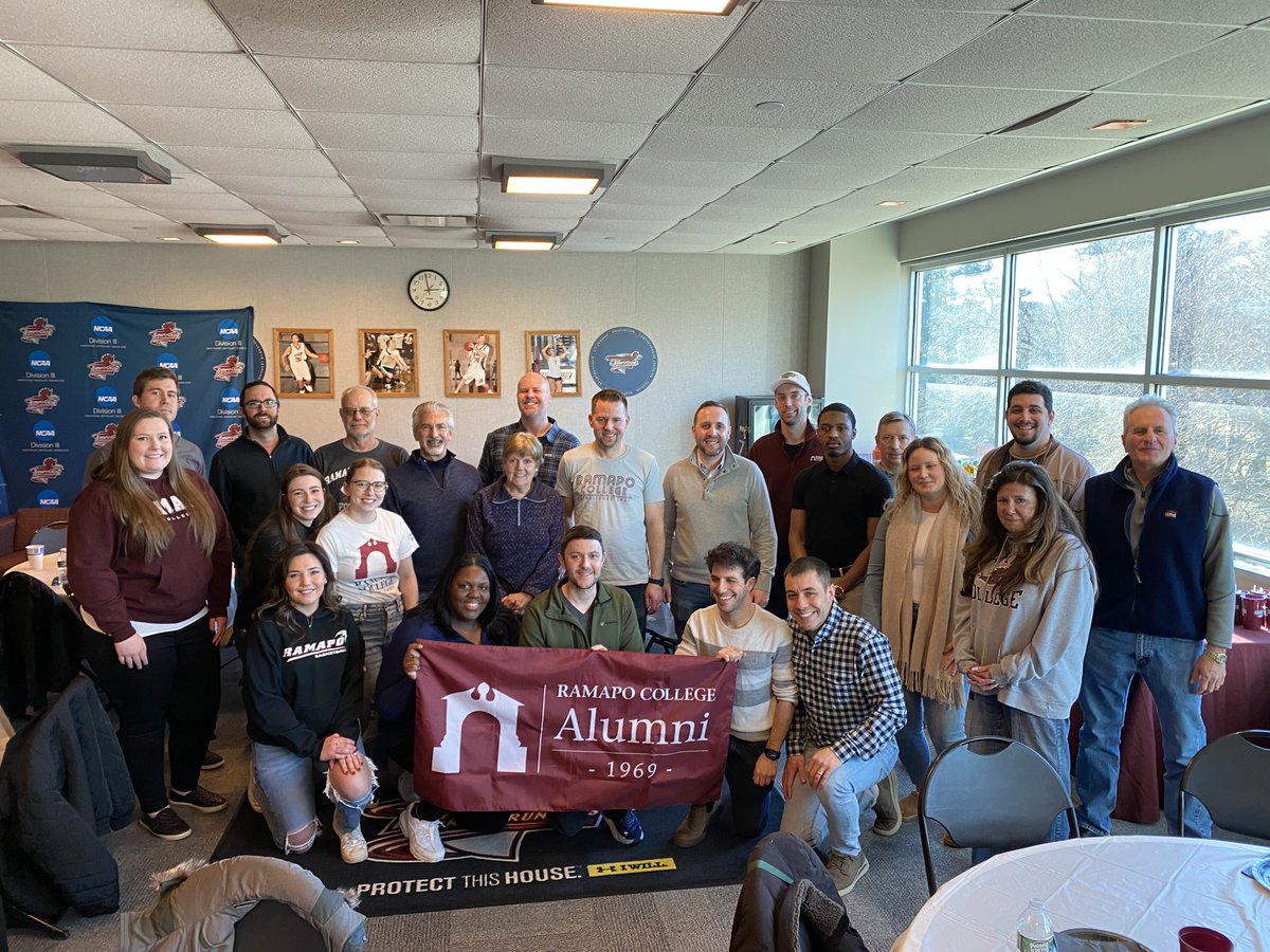 Thank you to the alumni who were able to make it to watch our women’s and men’s basketball teams win their games this past Saturday! It was a great day to get together and support our Roadrunners!! #goroadrunners