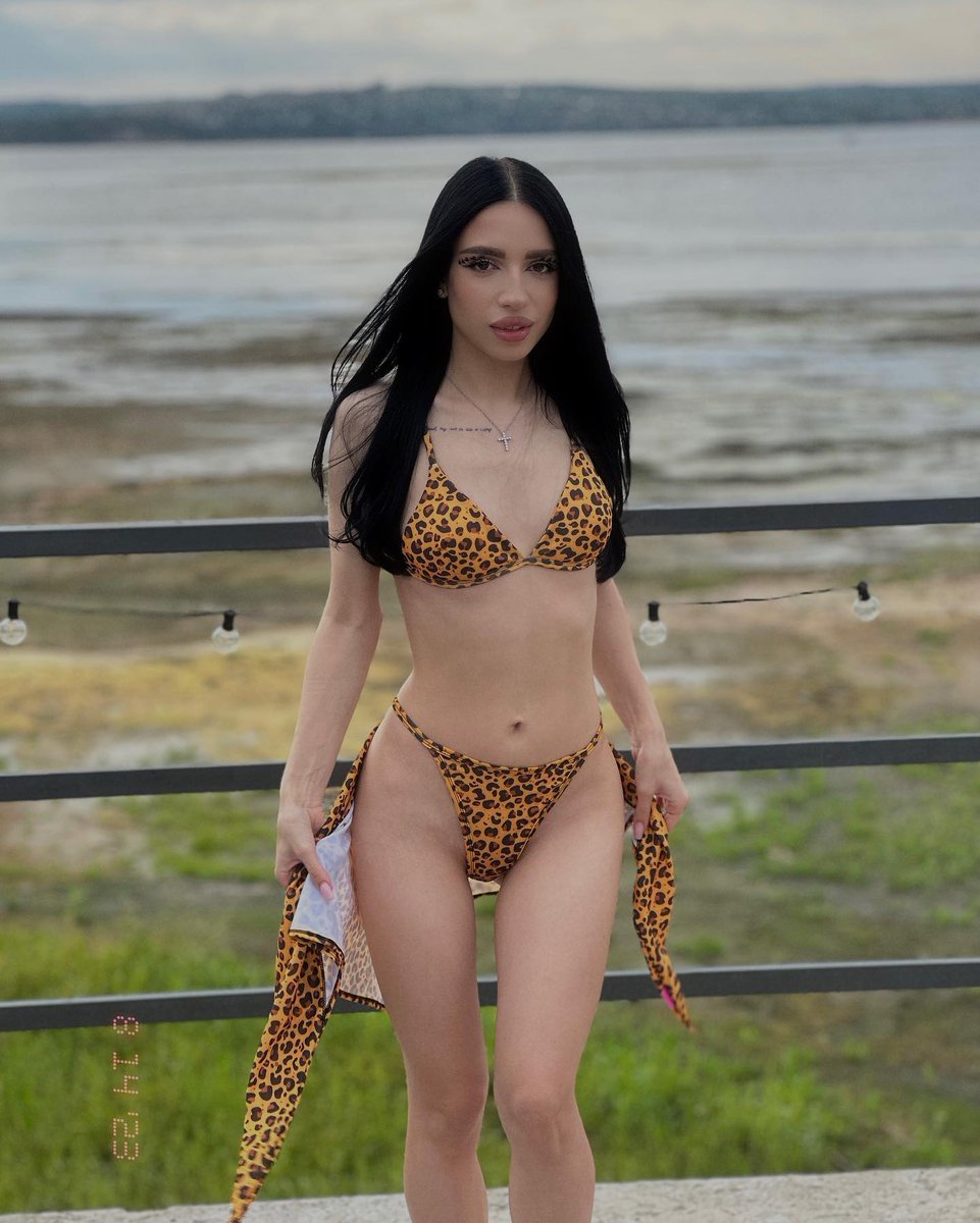 aninazaryan022's tweet photo. Листай карусель 🎠🐆  #нюдсочетверг https://t.co/KFD3Yy4rze