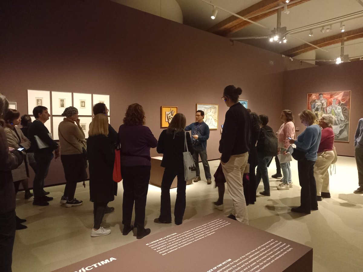 MuseuNac_Cat's tweet photo. Aquesta setmana, @AGUICAT ha aprofitat els darrers dies de l'exposició #QuinaHumanitat per fer-hi una visita de la mà del seu comissari #ÀlexMitrani, en el marc de les formacions que cada any els organitzem des del #MNAC, a la col·lecció.
Afanyeu-vos a visitar-la, que s'acaba! https://t.co/OVuV4dZCL0