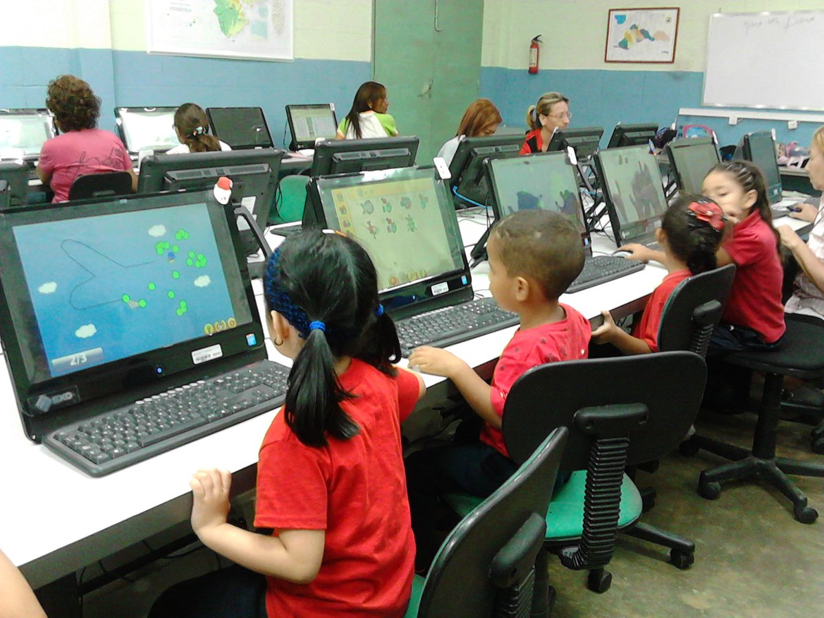 MariaTrv's tweet photo. 🖥️#07Feb #SomosFundabit 23 años incorporando la tecnología como parte del proceso de enseñanza aprendizaje de niños, niñas y jóvenes de la patria 🇻🇪

@NicolasMaduro
@_LaAvanzadora
@Fundabit_
@leivi24
@MPPEDUCACION https://t.co/gIBxj6koRo