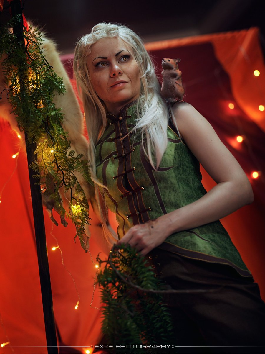 New edited photo of our Jaheira with a little surprise :3

<a href="/TracyWiles/">Tracy Wiles is Jaheira and The Paintress</a> <a href="/larianstudios/">Larian Studios</a> <a href="/baldursgate3/">Baldur's Gate 3</a> #BaldursGate #BaldursGate3 #BG3 #cosplay #BaldursGatecosplay