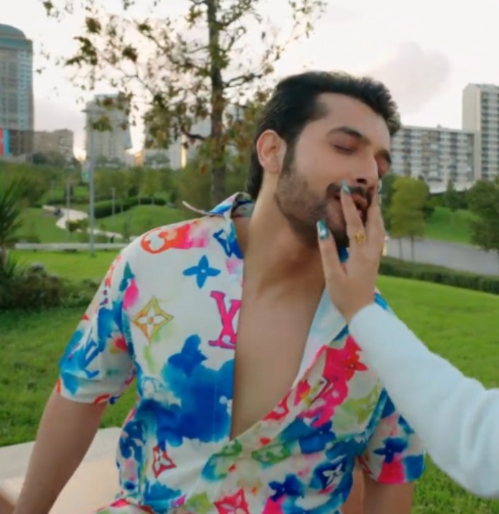 smarmy006's tweet photo. Hottie 🔥🔥
#SharadMalhotra https://t.co/dgI4H0X1e0