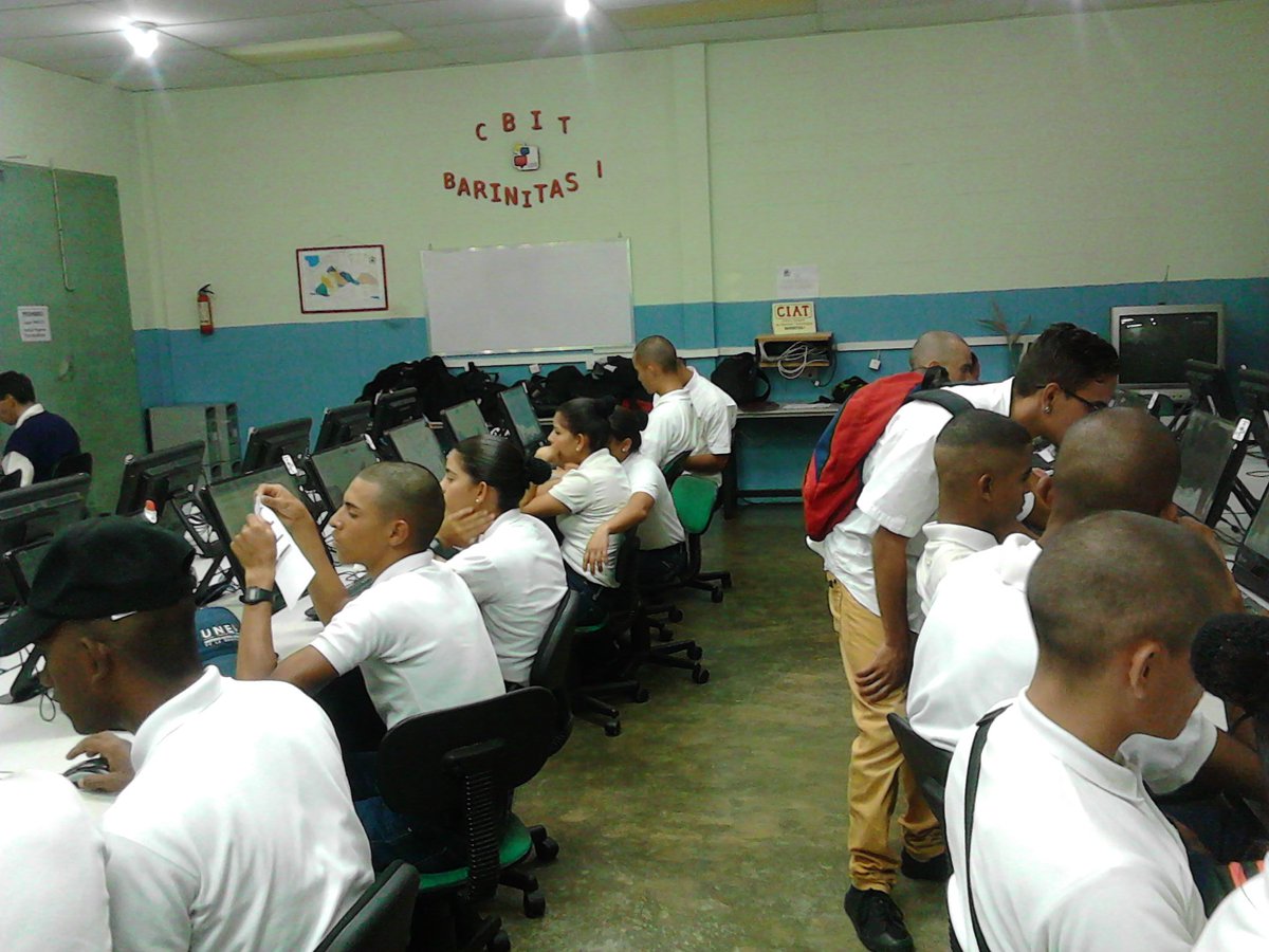 🖥️#07Feb #SomosFundabit 23 años incorporando la tecnología como parte del proceso de enseñanza aprendizaje de niños, niñas y jóvenes de la patria 🇻🇪

<a href="/NicolasMaduro/">Nicolás Maduro</a>
<a href="/_LaAvanzadora/">Yelitze Santaella</a>
<a href="/Fundabit_/">FundabitOficial</a>
<a href="/leivi24/">Leivi/Oceanía</a>
@MPPEDUCACION