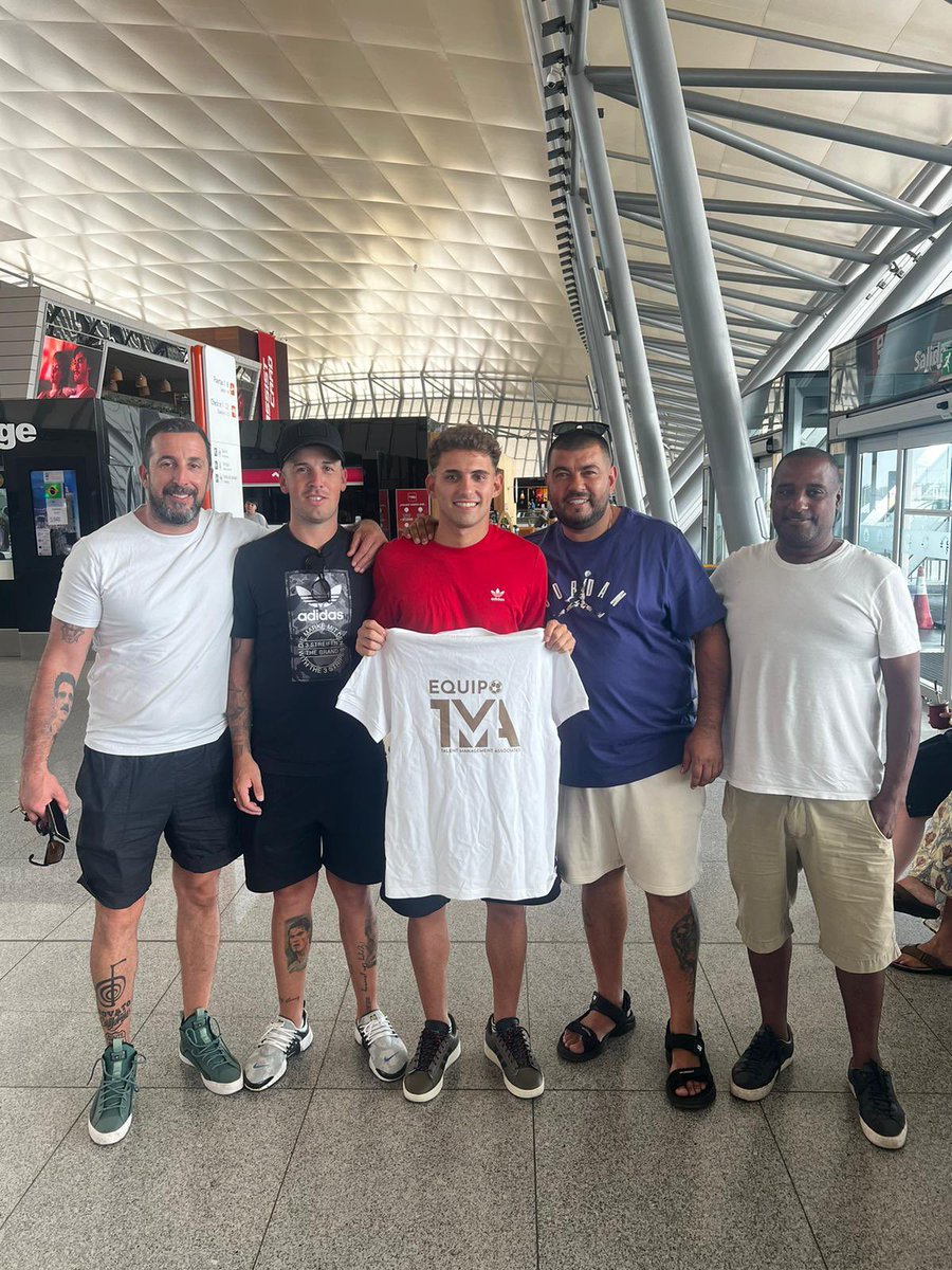 ✈️ 𝐑𝐮𝐦𝐛𝐨 𝐚 𝐄𝐬𝐩𝐚𝐧̃𝐚

A romperla, Maxi.