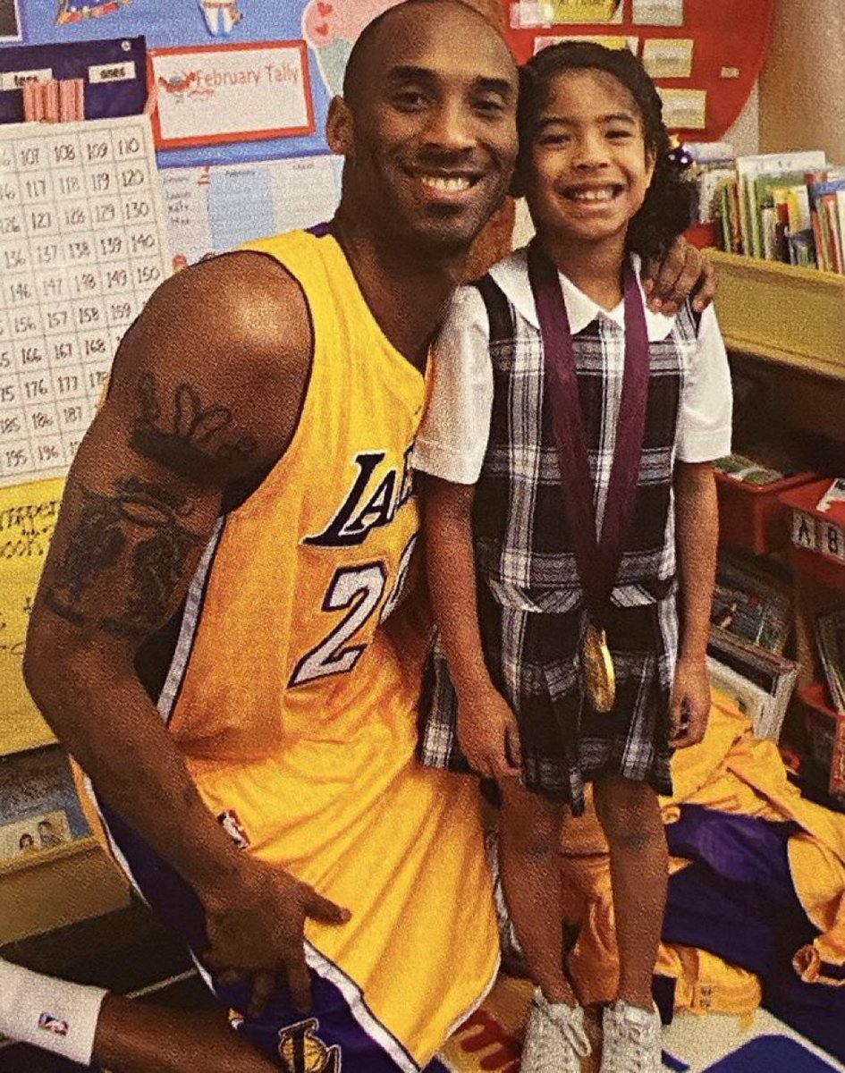 kobehighlight's tweet image. When Kobe Bryant showed up to Gianna's career day at school in his Lakers uniform with a gold medal. ❤️