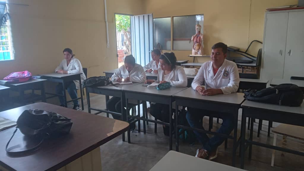 7Feb #SomosFundabit 23 años de revolución educativa, llevando la tecnología a las escuelas de nuestro país, como parte de la formación integral de estudiantes, docentes y comunidad en general 🇻🇪

<a href="/NicolasMaduro/">Nicolás Maduro</a>
<a href="/_LaAvanzadora/">Yelitze Santaella</a>
<a href="/Fundabit_/">FundabitOficial</a>
<a href="/leivi24/">Leivi/Oceanía</a>
@MPPEDUCACION