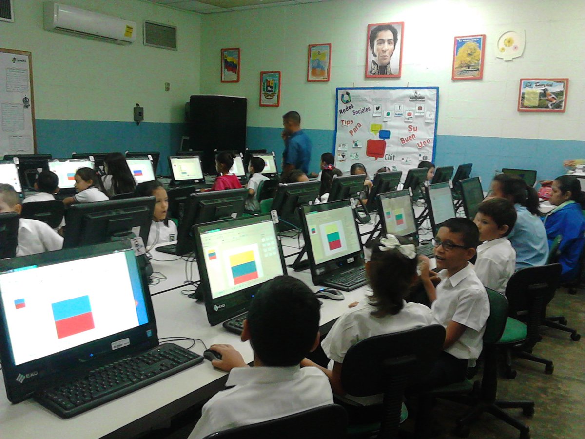 MariaTrv's tweet photo. 🖥️#07Feb #SomosFundabit 23 años pintando sonrisas en el rostro de niños, niñas y adolescentes al poder contar con un #CBIT en sus escuelas y liceos como parte de su formación académica 🇻🇪

@NicolasMaduro
@_LaAvanzadora
@Fundabit_
@leivi24
@MPPEDUCACION https://t.co/oJIcBYLsEH