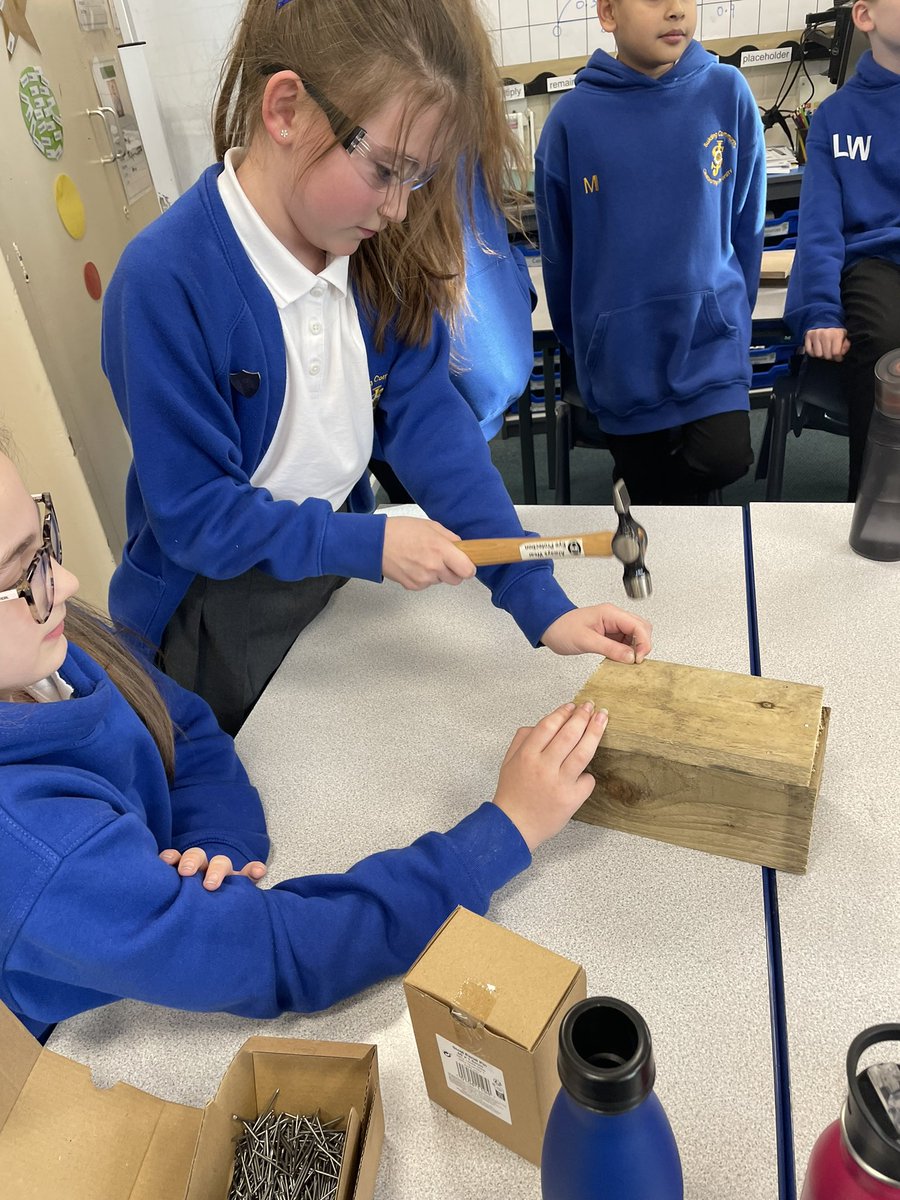 stjosephskly's tweet photo. Thanks to Mr Dunn from @Stocksfield for helping Hawthorn to make wooden bird boxes. We loved it! #SJKdt #teamhawthorn https://t.co/XYNmMFX3Fh