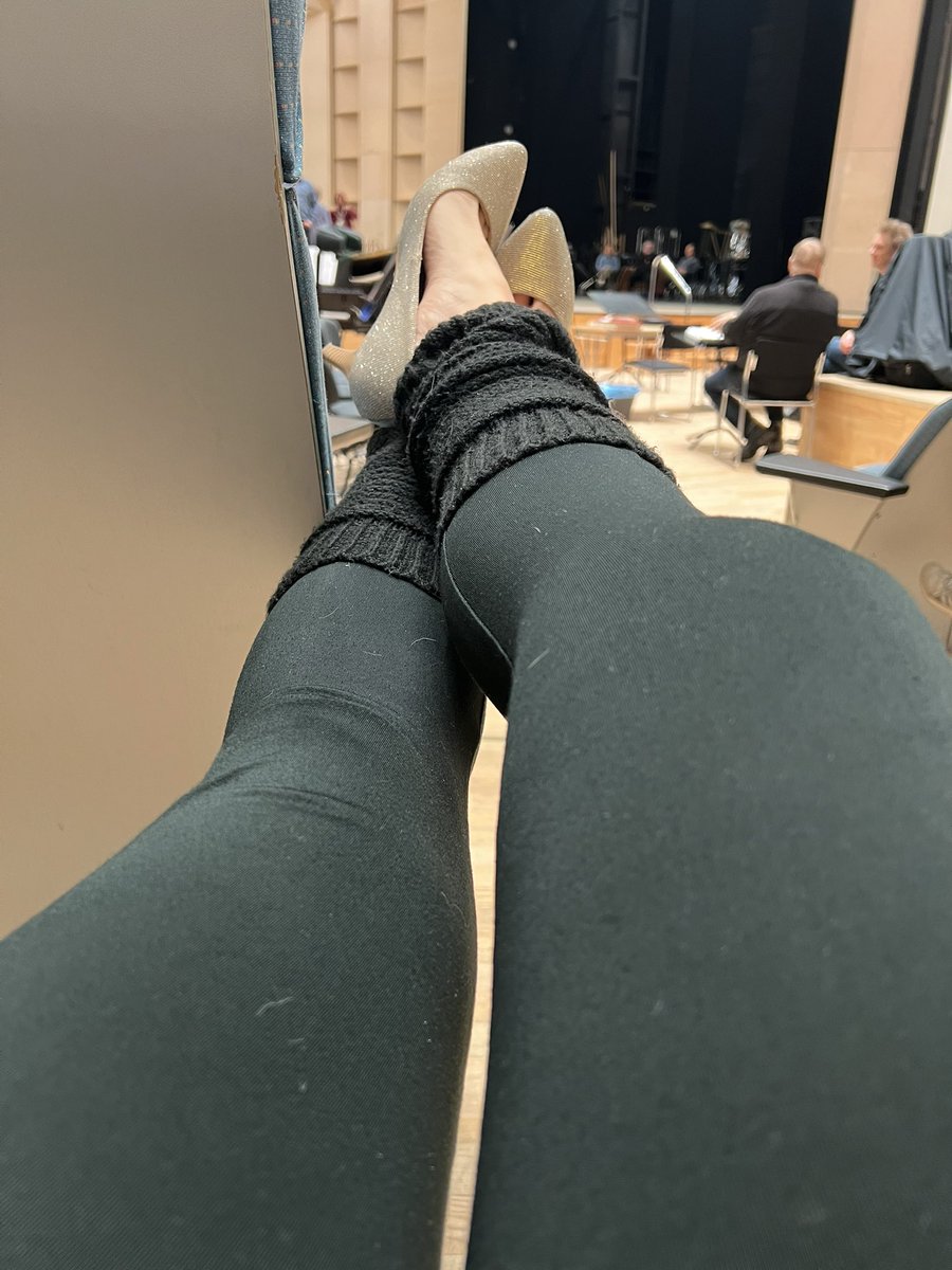 Neiti_B's tweet image. Työkengät ruuvattu taas jalkaan ja tämähän se käy kuin tanssia vaan. Ain laulain työtäs tee 🎶
#ooppera