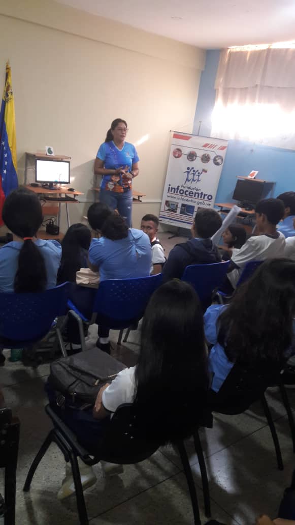 infocentrostruj's tweet photo. Desde las instalaciones del Infocentro Betijoque del estado Trujillo, Continua la capacitación tecnológica con el Taller Formativo: Ciberbullying o Acoso Escolar a estudiantes del Liceo Rafael Rangel dirigido por las Facilitadora del espacio. 

#7TEnUnionYEsfuerzo 
@Gabrielasjr https://t.co/R4m3VesmKr