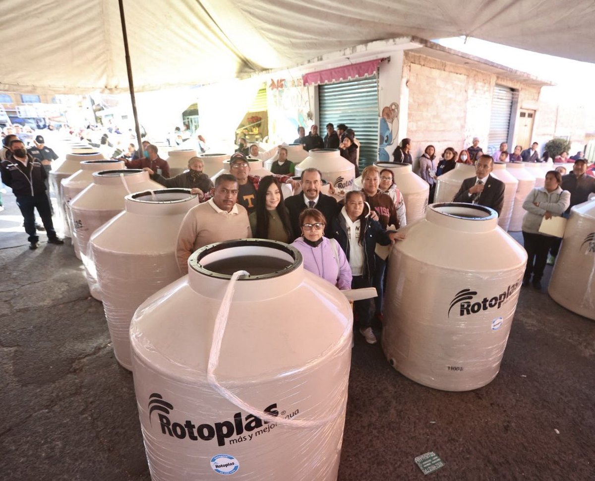 Pedro_RVillegas's tweet photo. ➡️ Nos encontramos en la colonia Villa de las Palmas con la entrega de #Tinacos de nuestro programa #UnidosEnApoyoAlDesabastoDelAgua 💧 https://t.co/zq1kObAbG9