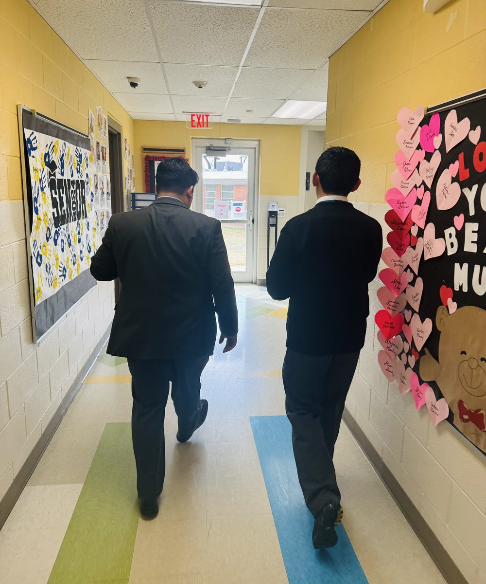 Thank you, Del City Chamber Executive Director, Joshua Shultz, for touring Cristo Rey OKC! We loved having you on campus. 👏🏽