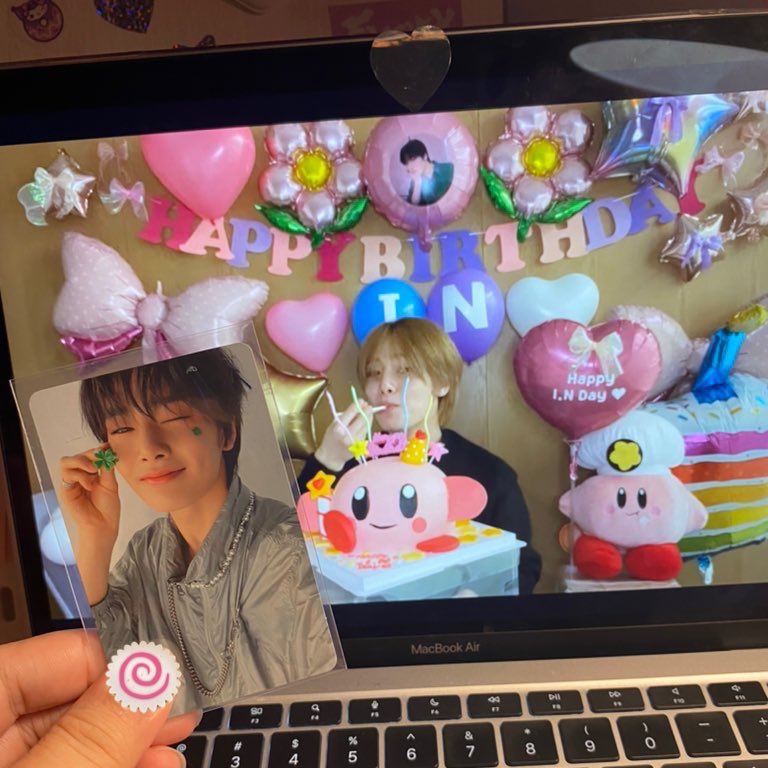 ⟢ INNIE BIRTHDAY GIVEAWAY ⟢ 

🌷 1 winner of i.n. dicon pc set (12 photocards + 1 random i.n. pob pc

MECHANICS: 
𖥔 like &amp; retweet this tweet
𖥔 must be a FILO STAY
𖥔 NO rt/ga account
𖥔 reply with your fave cute photo of i.n with his bday hashtags
𖥔 ends on 02/09, 10pm

OUR