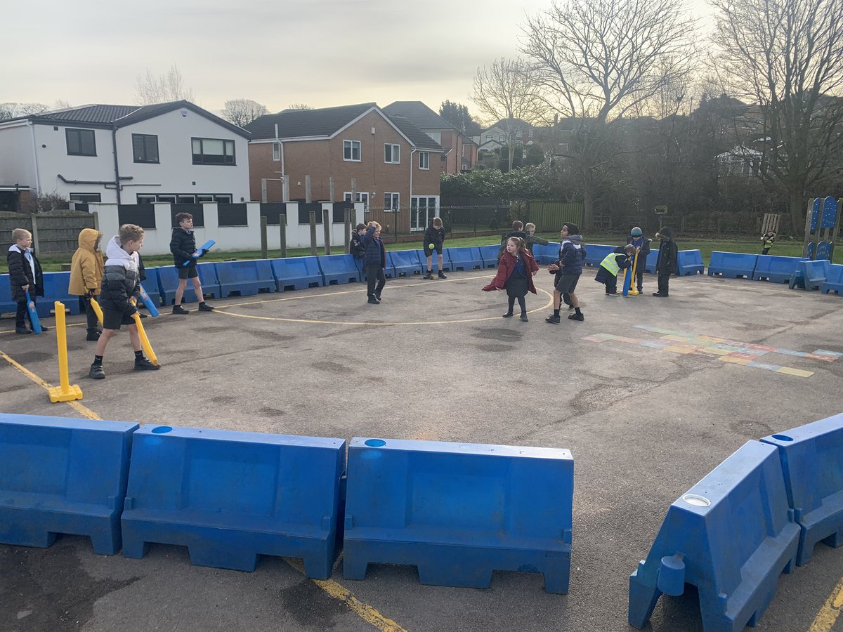 JCAWakefield's tweet photo. Our Year 5s held a fantastic Cricket Club at lunch time for Year 2! #JCAPE @JcaPhysicalEdu https://t.co/E4BOO4Uaei
