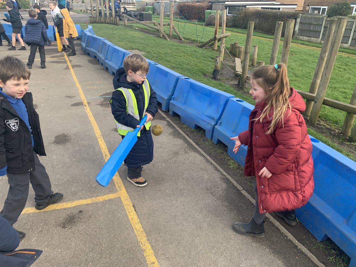 JCAWakefield's tweet photo. Our Year 5s held a fantastic Cricket Club at lunch time for Year 2! #JCAPE @JcaPhysicalEdu https://t.co/E4BOO4Uaei
