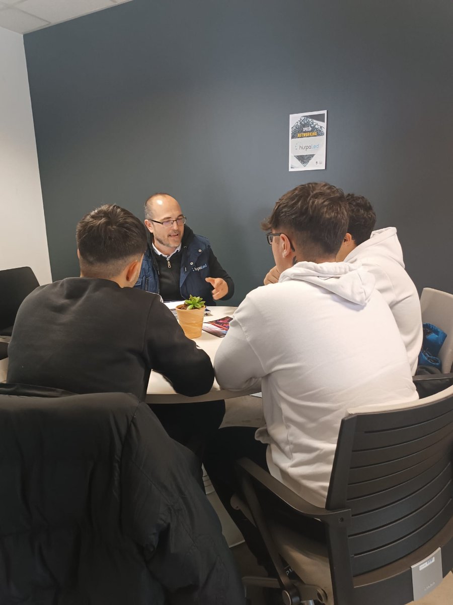 FivVicalvaro's tweet photo. ¡🚀 Éxito total en el Speed Networking de ayer! Estudiantes del @CifpPRV y del @iesmccoslada conectaron con empresas como #Airelectric, #Intrustial, #Desamianta, #LBS Battery e @Hispaled en @FivVicalvaro . ¡Gracias a todos por participar! 🌟
#SpeedNetworking #FIV #Vicálvaro https://t.co/98qFZdwG5i