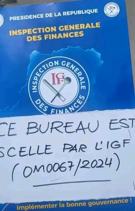 polelenews's tweet photo. 🔴 ALERTE-INFO: À #EPST, L'#IGF vient de sceller le bureau du comptable de #SECOPE en cavale, sous l'œil impuissant de Tony Mwaba @ProfesseurTony qui n'a pas pu, cette fois-ci, sauver le comptable face aux evidences probantes recueillies par les inspecteurs. [ Proches du dossier] https://t.co/yYAH2BvH2G