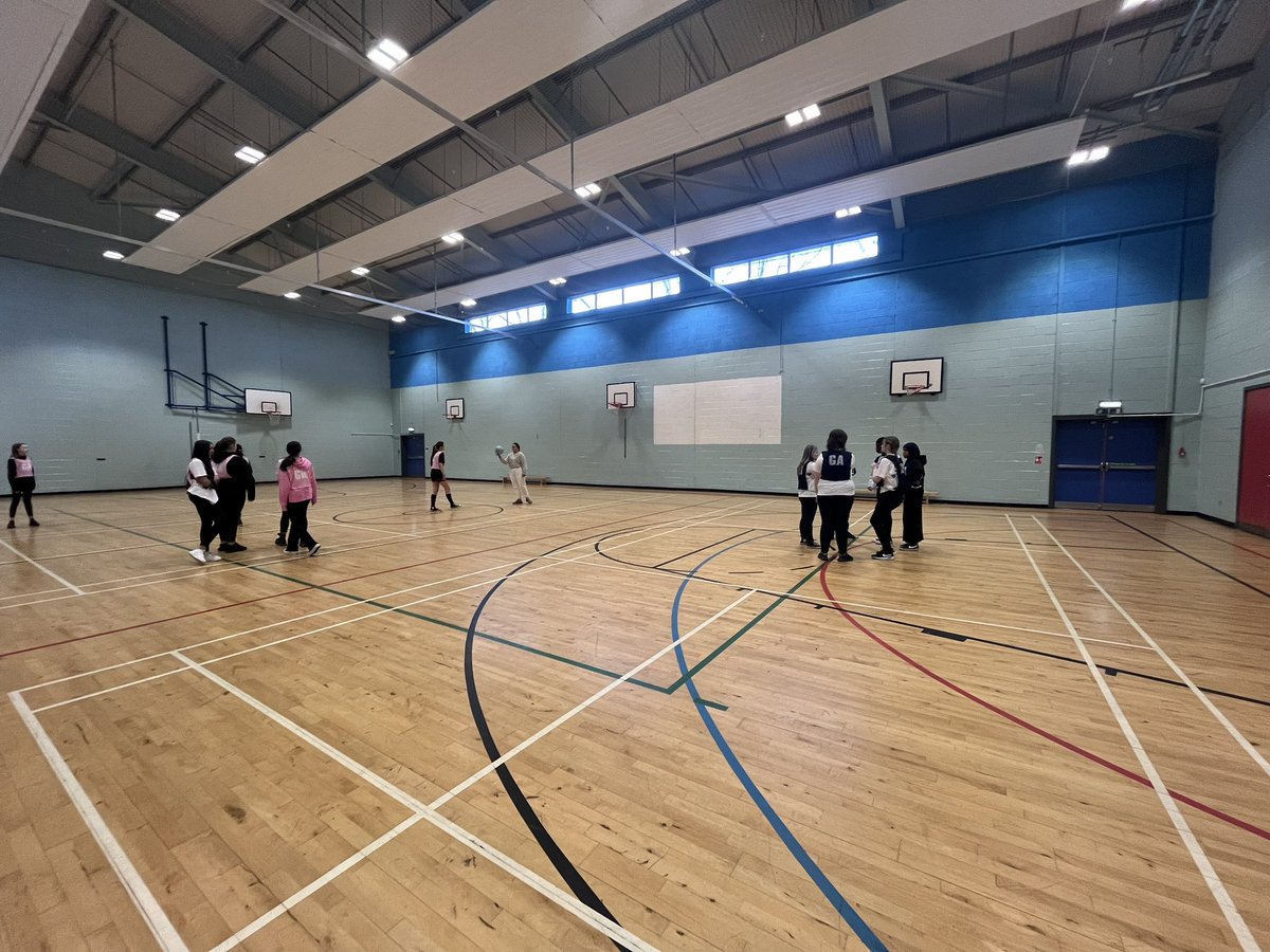 S3 girls finished the Netball block in style! Pink Ladies vs Blue Raspberries! Pupils went all out wearing their team colours (even personalised tops), and accessories! Tight game with Blue Raspberries just winning! Awards ceremony still to come ⭐️@RosshallHWB