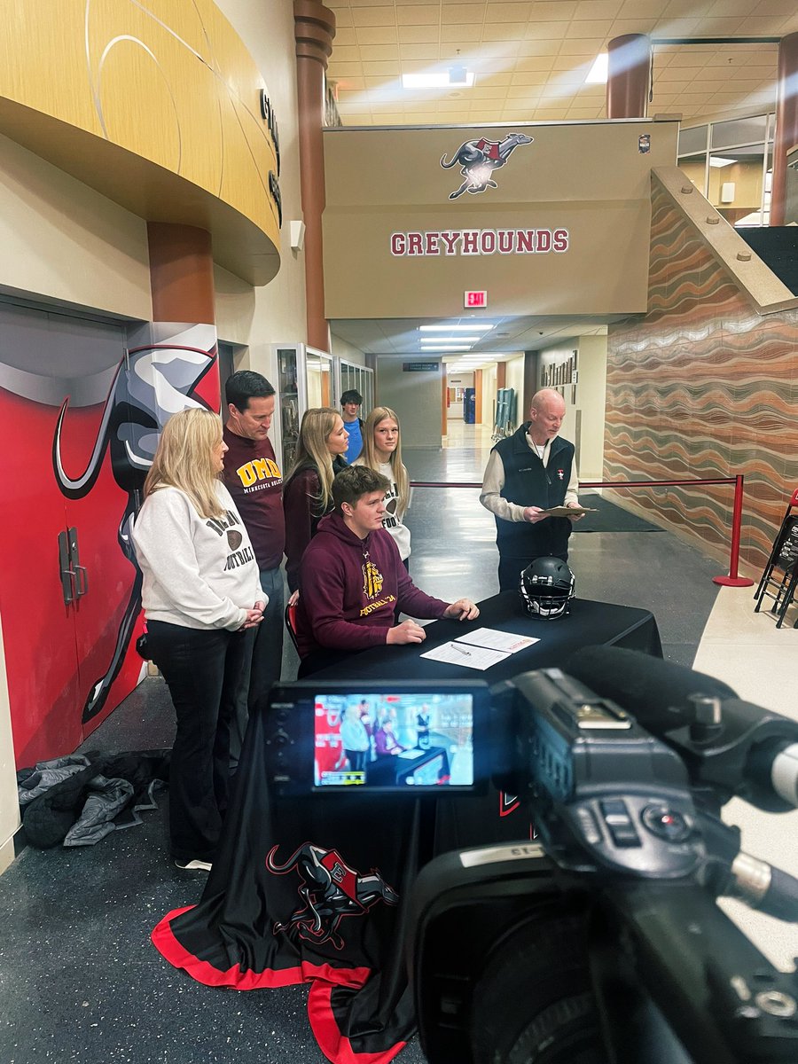 AlexisBeckettTv's tweet photo. From a Greyhound to a Bulldog…@DavidLund73 is staying home to play football at @UMD_Football 🐶

Hear more from the 3rd generation Bulldog tonight at 6pm on @NorthernNewsNow https://t.co/Shhy44a5tI