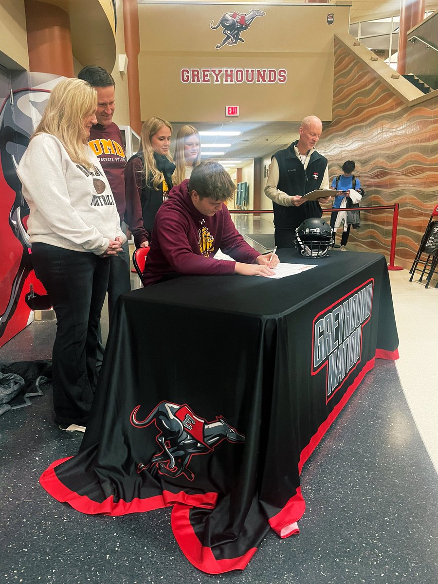 AlexisBeckettTv's tweet photo. From a Greyhound to a Bulldog…@DavidLund73 is staying home to play football at @UMD_Football 🐶

Hear more from the 3rd generation Bulldog tonight at 6pm on @NorthernNewsNow https://t.co/Shhy44a5tI