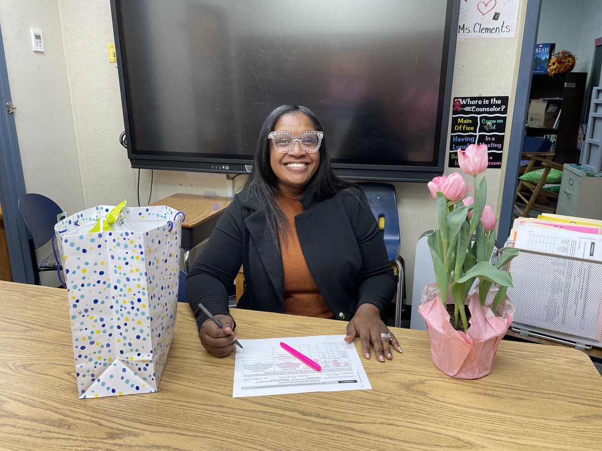 Outstanding is an understatement for this amazing lady on National School Counseling Week! ⁦<a href="/mrsclements2u/">Charnita Clements</a>⁩ #BarronVillage