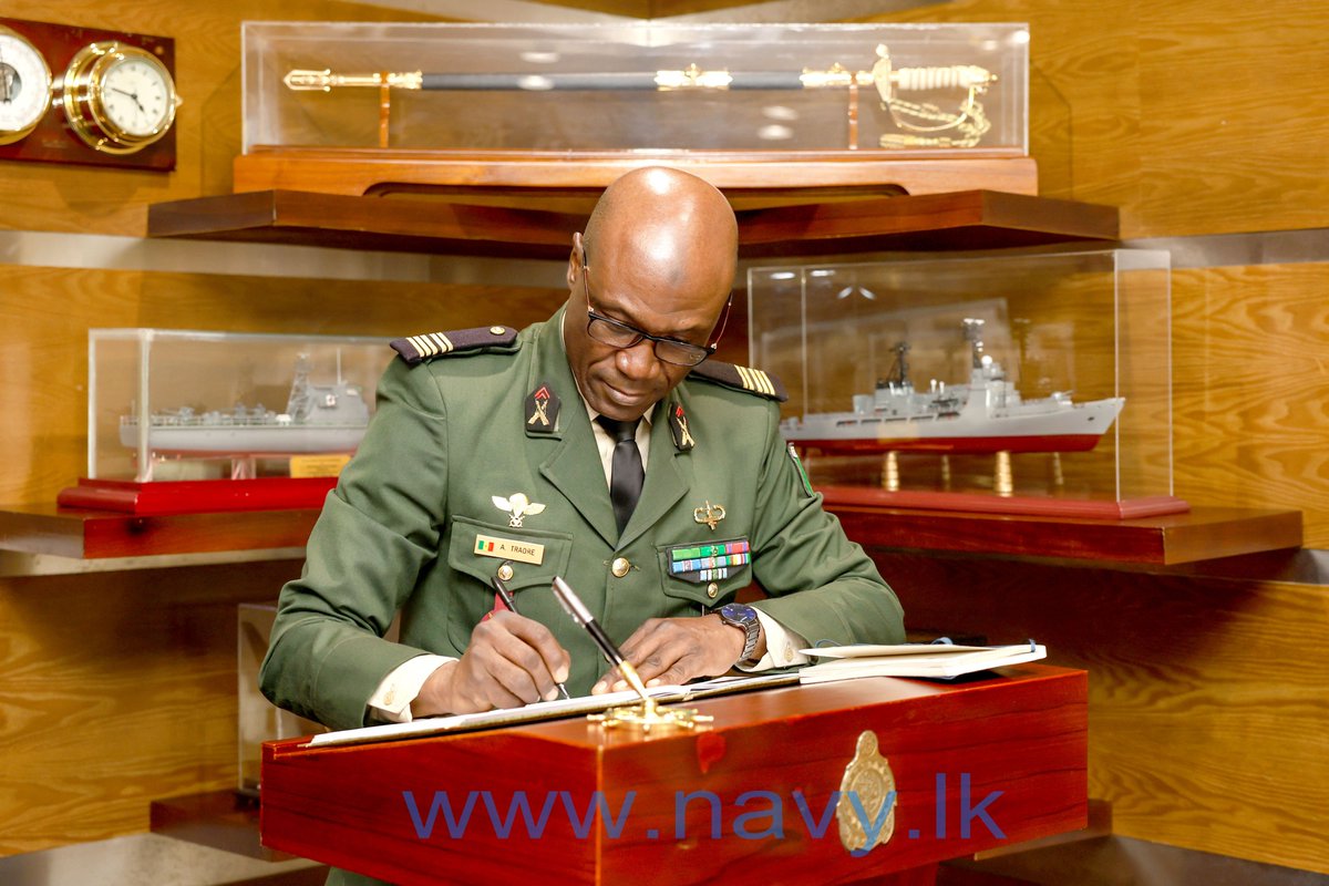 The Military Naval & Air Attaché of the Embassy of #Senegal in New Delhi & accredited to #SriLanka, Col Abdoulaye TRAORE called on the Commander of the @srilanka_navy, VAdm Priyantha Perera at the Navy Headquarters 07 Feb. Read more: news.navy.lk/eventnews/2024…