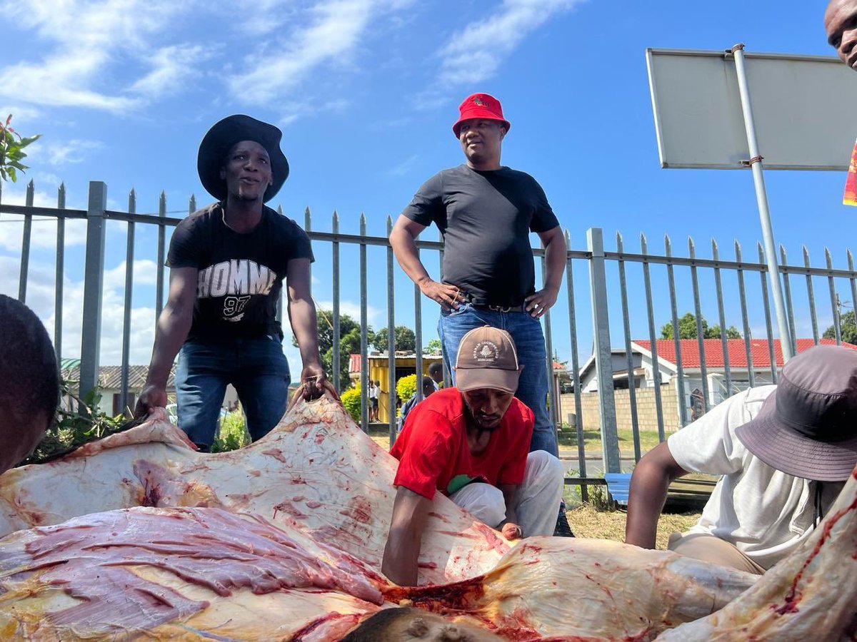 EFFSouthAfrica's tweet photo. ♦️Must Watch♦️

Preparations ahead of the #EFFManifestoLaunch are currently underway.

The EFF Manifesto is a true representation of the people’s needs that only a people’s government can achieve.

Remember you can still register to vote online on the following link: https://t.co/6qMNhibUVO

#SiyayaeMosesMabhida