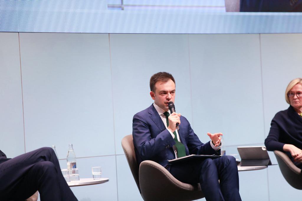 Min. @Domanski_Andrz: We are facing plenty of challenges, I believe that one by one we’ll manage to deal with them. Our investment priorities are pretty clear: education, green energy transition and defense.

#EIBForum