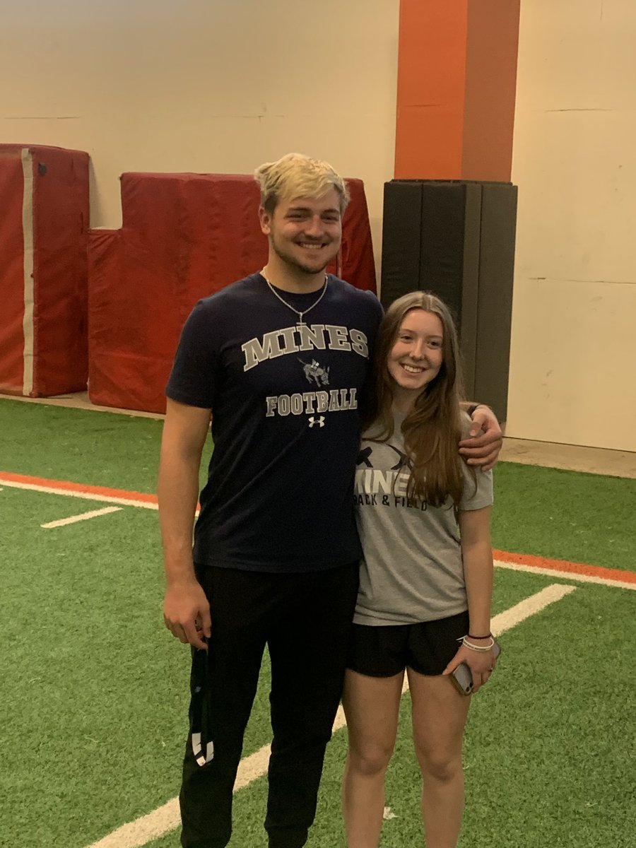 VaultCats's tweet photo. @MinesAthletics got two good Aledo kids today, pole vaulter @TaylorHindman_ and football player @tysontimms88 https://t.co/XZjWBGYofV
