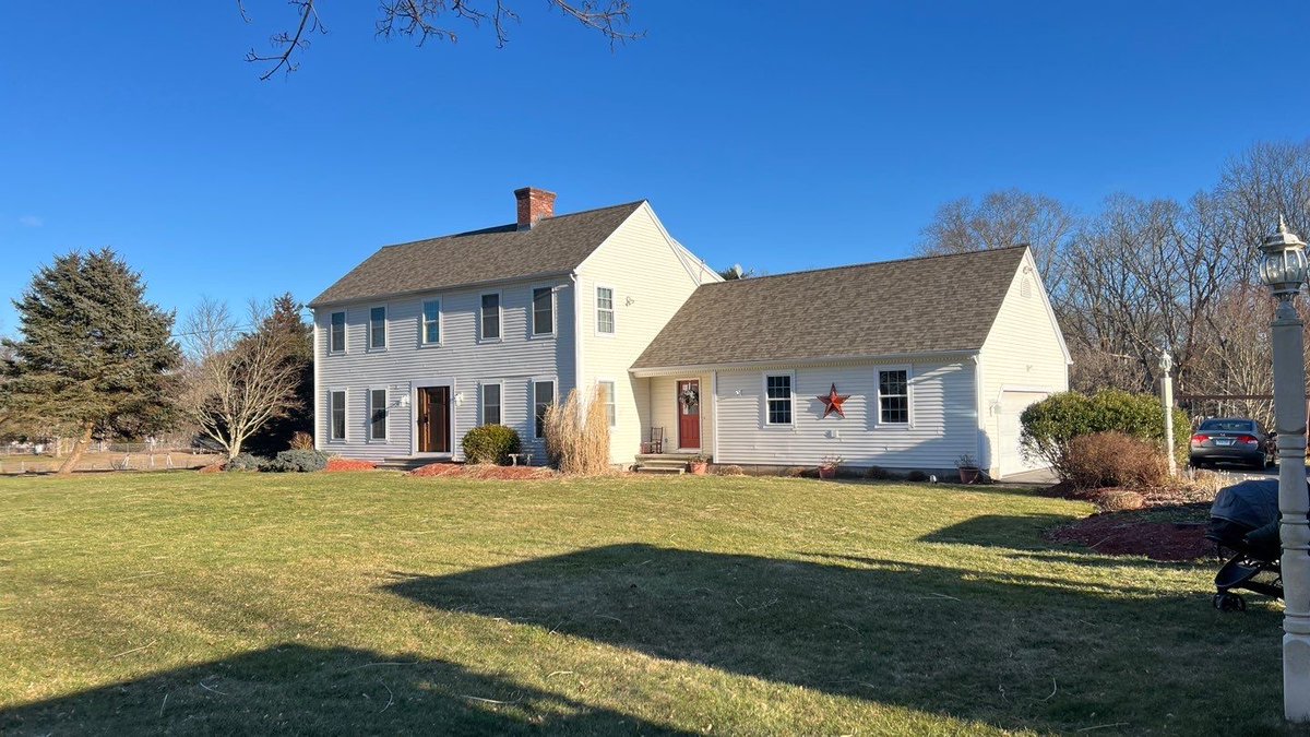 jpwbuildingllc_'s tweet photo. Blue skies over a brand new roof in Griswold!
#roofing #Griswold #CT #blueskies #newroof #roofingcompany #GR #guaranteedroofing #Wednesday #onthejob #niceworkteam https://t.co/TpWbF9NaqW