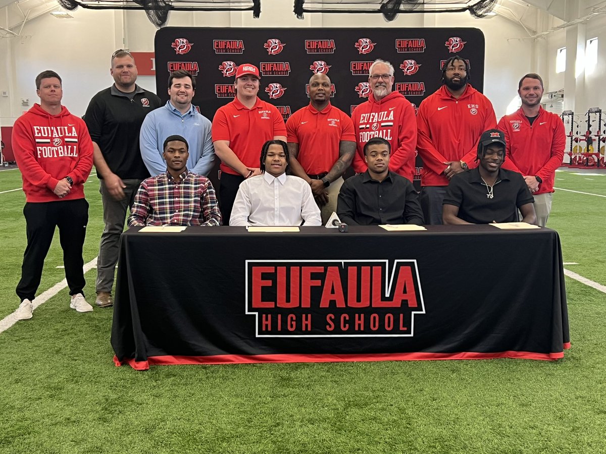 Jonathon Hoppe (@jahop23) on Twitter photo Next stop on #NationalSigningDay: <a href="/EufaulaFootball/">Eufaula Football</a> is sending four to the next level. Congrats, Tigers! <a href="/Antron_12/">Antron Mitchell</a> <a href="/JaquaviousMoss/">Jaquavious “JayMo” Moss</a> <a href="/QuinnIleek/">Leek</a> <a href="/ToneyColeman3/">Toney Coleman</a>
More: wtvm.com/2024/02/07/nat… Next stop on #NationalSigningDay: <a href="/EufaulaFootball/">Eufaula Football</a> is sending four to the next level. Congrats, Tigers! <a href="/Antron_12/">Antron Mitchell</a> <a href="/JaquaviousMoss/">Jaquavious “JayMo” Moss</a> <a href="/QuinnIleek/">Leek</a> <a href="/ToneyColeman3/">Toney Coleman</a>
More: wtvm.com/2024/02/07/nat…