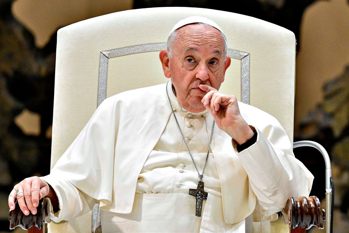 galatacla's tweet photo. “Nessuno si scandalizza se benedico un imprenditore che magari sfrutta la gente, e questo è un peccato gravissimo. Mentre si scandalizza se la do a un omosessuale…. Questo è ipocrisia!”

@Pontifex_it 

@agasso_domenico
@vatican_it https://t.co/6m0zFZjrIp