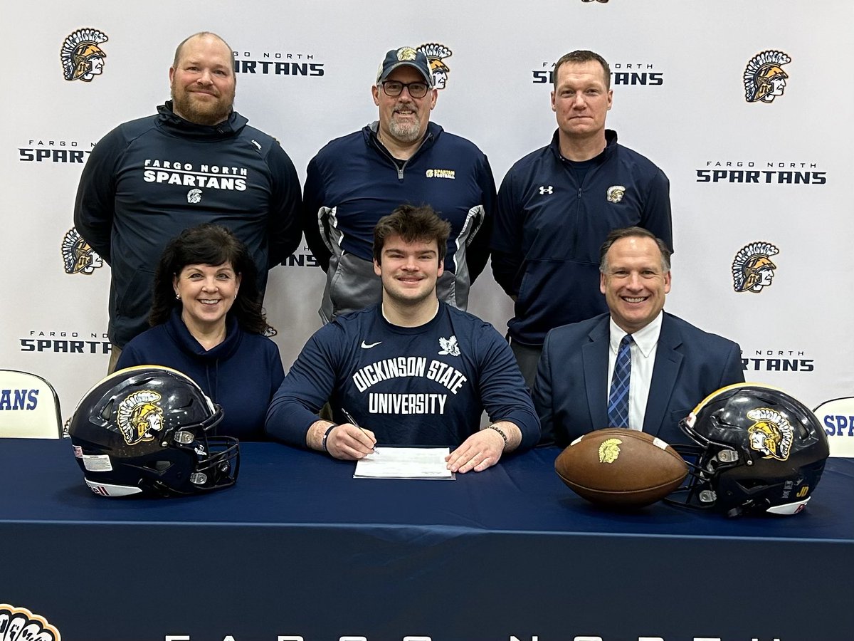 SchneiderOL_FNH's tweet photo. Dickinson State is getting a great one; high character and great work ethic; Congratulations and good luck @JordanZander63 @BlueHawkFB #studentathlete #proudHogCoach #BlueHawkAlum #31yearslater https://t.co/ZjSUbWnQLP