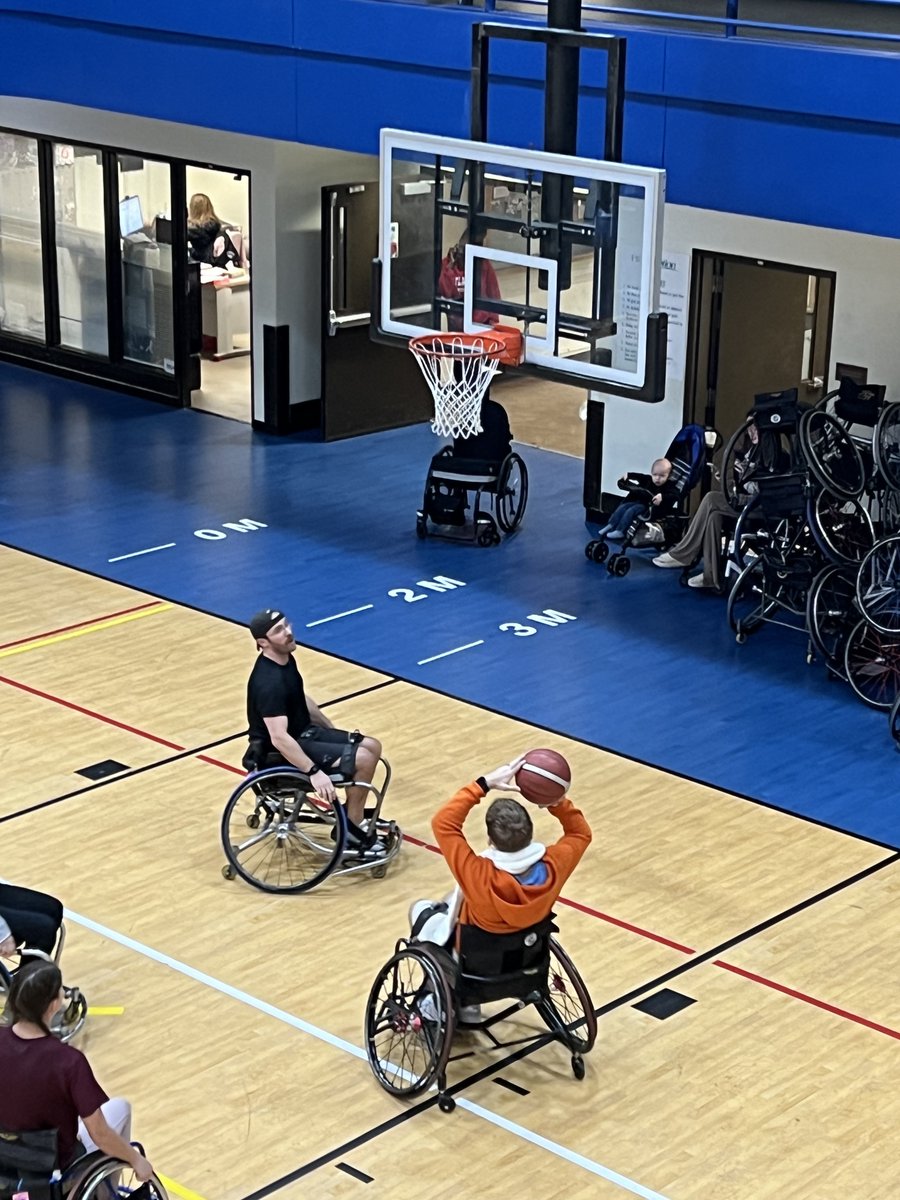 We love a little friendly competition! 🏀 Shepherd Center's recreation therapy team hosted a 5 on 5 basketball scrimmage in the Livingston Gym. Players had a chance to work on fitness goals while having some fun on the court. Great job! #ShepherdDayInTheLife