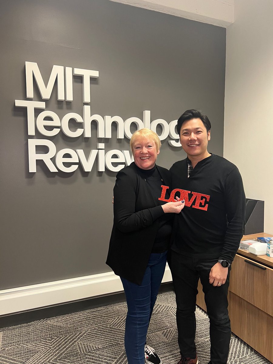 MMaryMcKenna's tweet photo. When your friends invite you to their cool #Boston office 💚 #MIT #TedHu https://t.co/Rl4cZO5Yx8