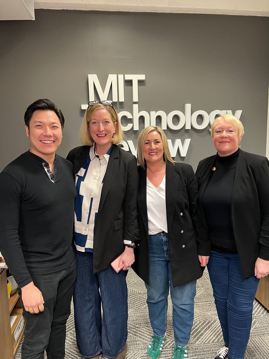 MMaryMcKenna's tweet photo. When your friends invite you to their cool #Boston office 💚 #MIT #TedHu https://t.co/Rl4cZO5Yx8