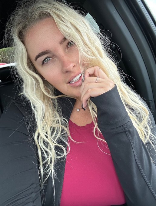 Hope everyone&rsquo;s having a great week! https://t.co/9XwWfgscp3