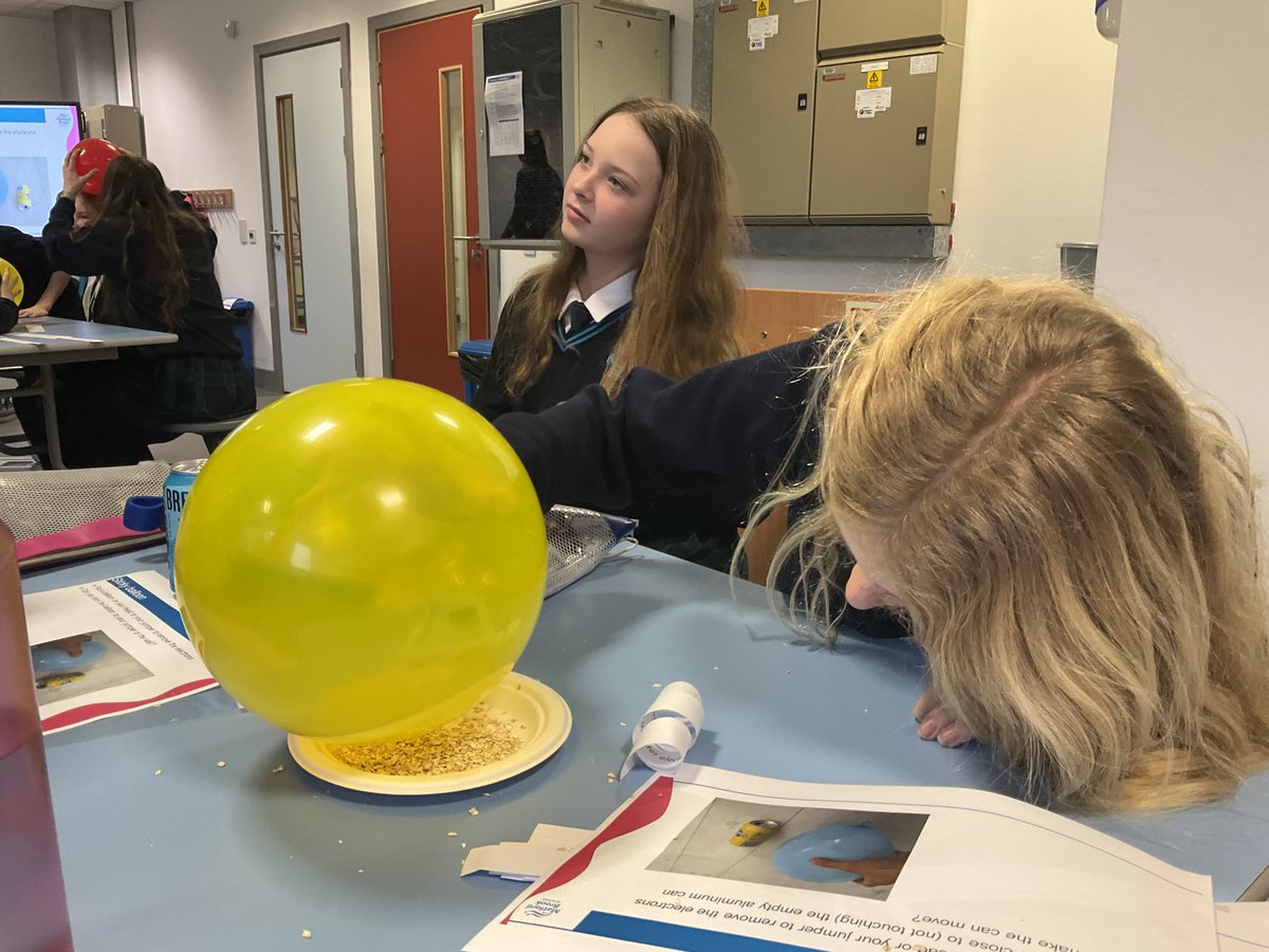 matfordbrook's tweet photo. In our Discovery programme - our extracurricular that all pupils participate in - we have a half-termly supercurricular session 💡
Today, we had a Science supercurricular, exploring Static Electricity Theory. That can only mean one thing... Balloons!🎈
#wewriteourstory https://t.co/0QlHMo3vO2