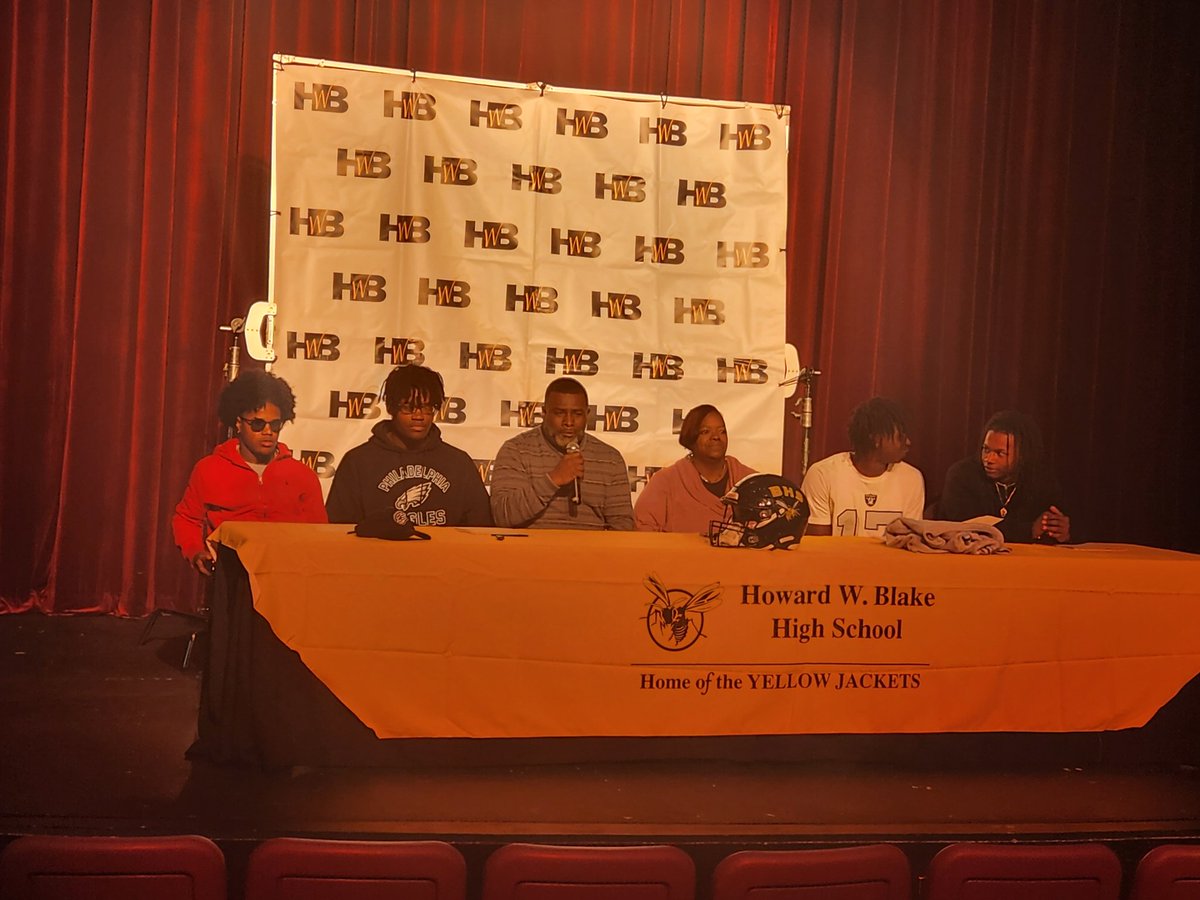 @BlakeJacketsFB signing is on the way..... congrats to all our students athletes @B1gPhilly75 @deshawn_neal @collins_javion @leonhaynes__