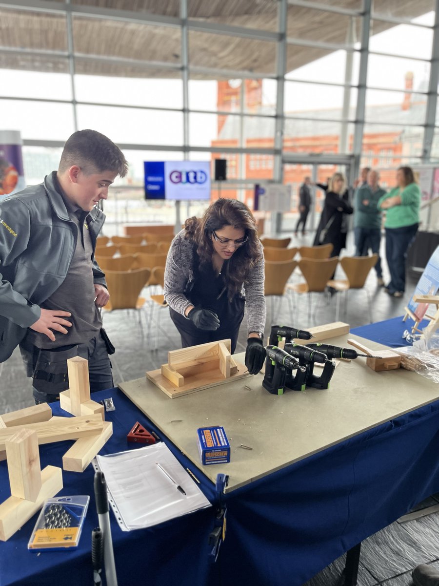 🛠️ Something tells me I haven't quite got what it takes to work in the construction industry...

👍 But it was wonderful to meet so many talented apprentices during a construction skills event to mark #NationalApprenticeshipWeek