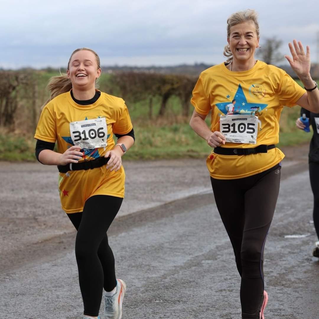 Houghtos78's tweet photo. Avon ward clinical sister ellie Kenny formerly of Mary ward on left with Mary and beauchamp ward Co ordinator jan Lees showing us how to run the Warwick half marathon for swft charities. @BrianwDolan @Corporatenurses @DhaddyR @GlasgowSmudge @PhysioLiz1e @rawbubbles9 https://t.co/cegBesx8Qb